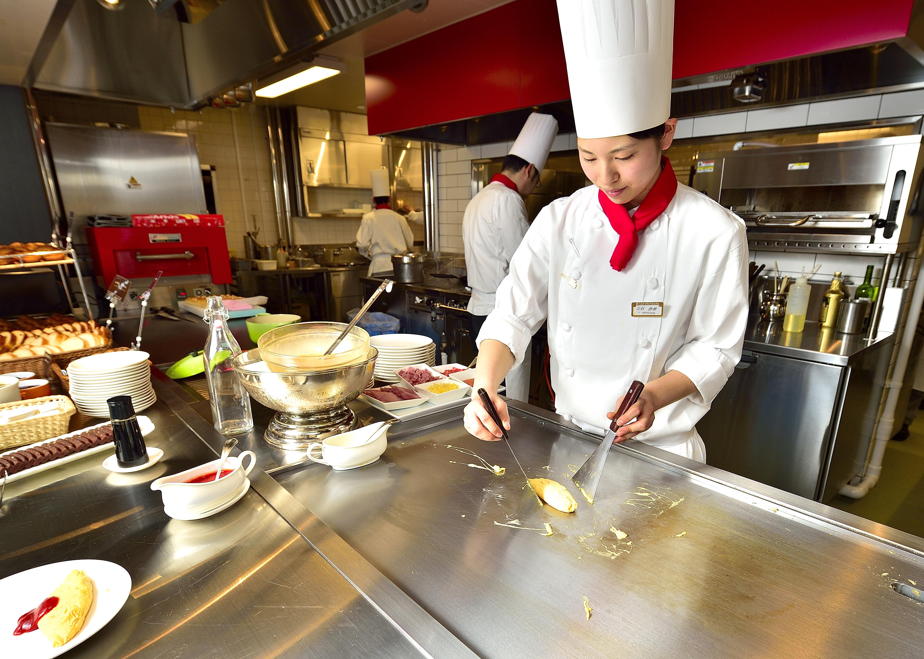 Hotel Nikko Fukuoka Фукуока Экстерьер фото A student working in the kitchen
